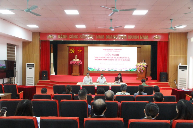 UBKT Đảng ủy phường Xuân Phương tổ chức hội nghị giao ban công tác kiểm tra, giám sát quý III, triển khai nhiệm vụ trọng tâm quý IV năm 2025- Ảnh 5.