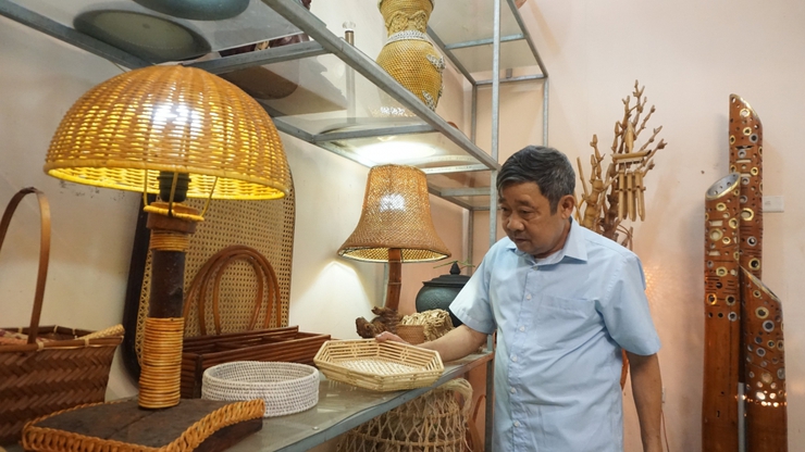 Nghệ nhân ưu tú Nguyễn Văn Trung – Người lưu giữ giá trị truyền thống mây tre đan Phú Vinh- Ảnh 1.