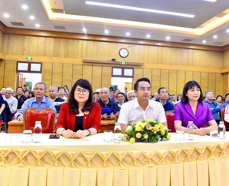 PHƯỜNG HOÀN KIẾM TIẾP NHẬN 1,495 TỶ ĐỒNG TỪ CÁC CƠ QUAN, ĐƠN VỊ ỦNG HỘ QUỸ “VÌ NGƯỜI NGHÈO”- Ảnh 2.