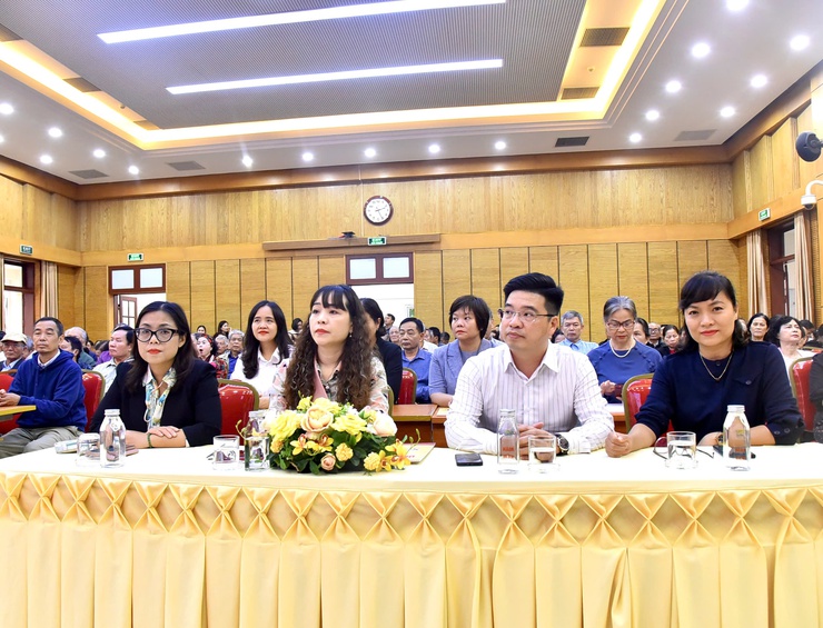 PHƯỜNG HOÀN KIẾM TIẾP NHẬN 1,495 TỶ ĐỒNG TỪ CÁC CƠ QUAN, ĐƠN VỊ ỦNG HỘ QUỸ “VÌ NGƯỜI NGHÈO”- Ảnh 3.