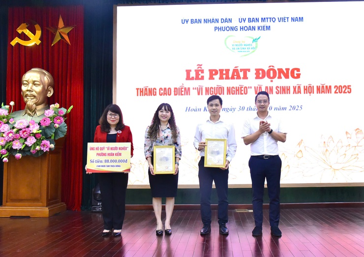 PHƯỜNG HOÀN KIẾM TIẾP NHẬN 1,495 TỶ ĐỒNG TỪ CÁC CƠ QUAN, ĐƠN VỊ ỦNG HỘ QUỸ “VÌ NGƯỜI NGHÈO”- Ảnh 8.
