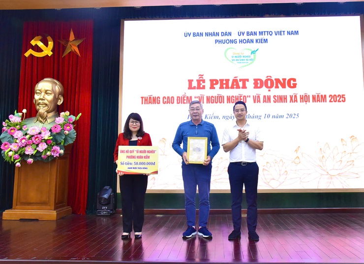 PHƯỜNG HOÀN KIẾM TIẾP NHẬN 1,495 TỶ ĐỒNG TỪ CÁC CƠ QUAN, ĐƠN VỊ ỦNG HỘ QUỸ “VÌ NGƯỜI NGHÈO”- Ảnh 9.