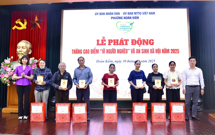 PHƯỜNG HOÀN KIẾM TIẾP NHẬN 1,495 TỶ ĐỒNG TỪ CÁC CƠ QUAN, ĐƠN VỊ ỦNG HỘ QUỸ “VÌ NGƯỜI NGHÈO”- Ảnh 5.