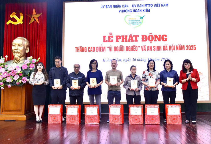 PHƯỜNG HOÀN KIẾM TIẾP NHẬN 1,495 TỶ ĐỒNG TỪ CÁC CƠ QUAN, ĐƠN VỊ ỦNG HỘ QUỸ “VÌ NGƯỜI NGHÈO”- Ảnh 7.