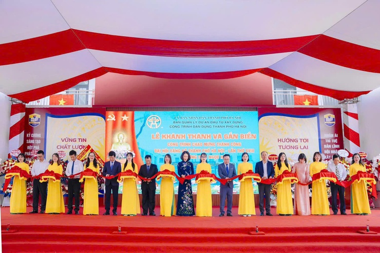 LỄ KHÁNH THÀNH VÀ GẮN BIỂN TRƯỜNG THPT NGỌC HỒI - CÔNG TRÌNH CHÀO MỪNG THÀNH CÔNG ĐẠI HỘI ĐẢNG BỘ THÀNH PHỐ HÀ NỘI LẦN THỨ XVIII - Ảnh 1.