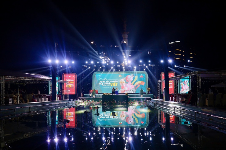 Thời trang Việt tỏa sáng tại Lễ hội Thương hiệu năm 2025- Ảnh 7.