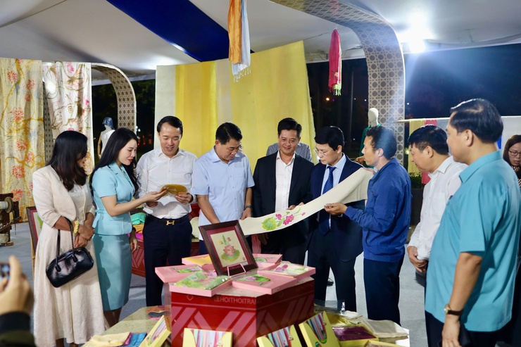 Thời trang Việt tỏa sáng tại Lễ hội Thương hiệu năm 2025- Ảnh 5.