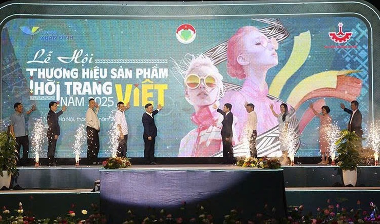 Thời trang Việt tỏa sáng tại Lễ hội Thương hiệu năm 2025- Ảnh 2.