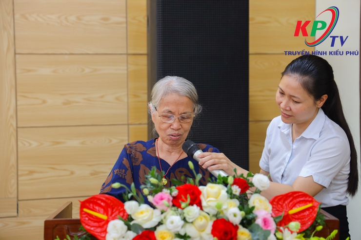 UBND xã Kiều Phú trao tặng 40 xe lăn cho Thương bệnh binh và người khuyết tật trên địa bàn xã- Ảnh 6.