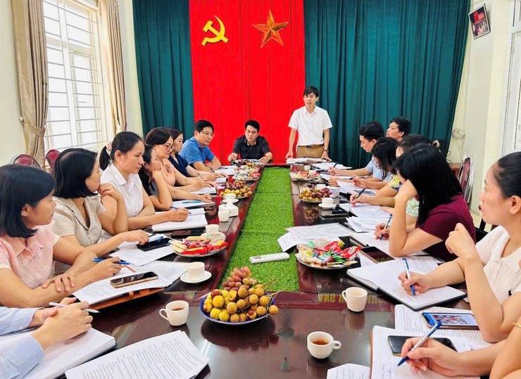 Đồng chí Lê Đức Phóng – Phó Bí thư Đảng uỷ, Chủ tịch UBND xã làm việc với Trạm Y tế xã về triển khai thực hiện các nhiệm vụ trọng tâm- Ảnh 1.