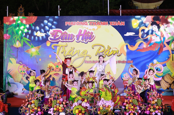 Tưng bừng đêm hội trăng rằm phường Thanh Xuân- Ảnh 10.