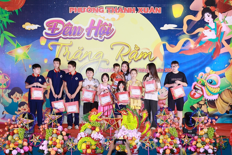Tưng bừng đêm hội trăng rằm phường Thanh Xuân- Ảnh 5.