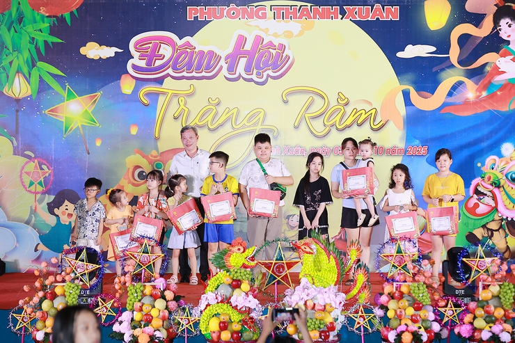 Tưng bừng đêm hội trăng rằm phường Thanh Xuân- Ảnh 6.