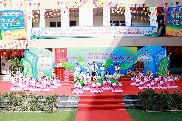 Phường Thanh Xuân khai mạc “Tuần lễ hưởng ứng học tập suốt đời 2025”: Nâng cao tri thức, thúc đẩy đổi mới sáng tạo và chuyển đổi số - Ảnh 11.