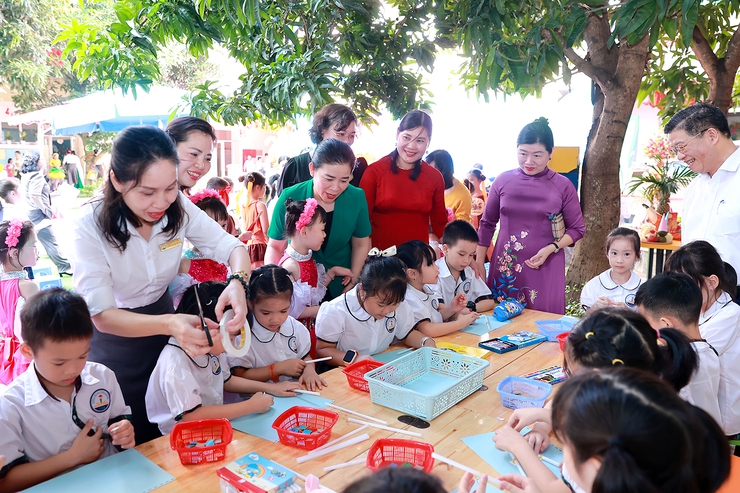Phường Thanh Xuân khai mạc “Tuần lễ hưởng ứng học tập suốt đời 2025”: Nâng cao tri thức, thúc đẩy đổi mới sáng tạo và chuyển đổi số - Ảnh 4.
