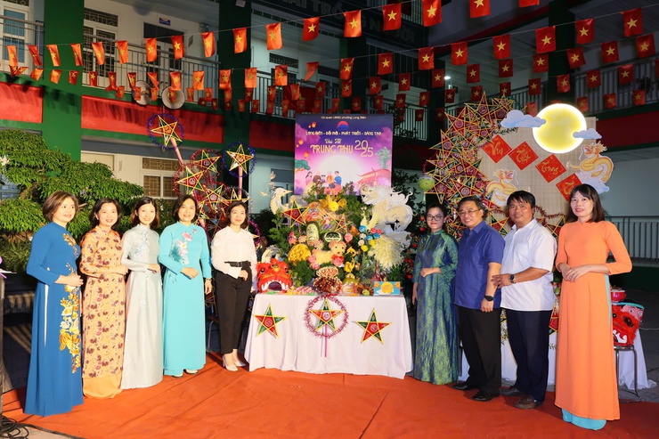 Rộn ràng đêm hội trung thu- Ảnh 1.