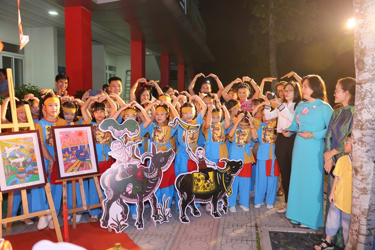 Rộn ràng đêm hội trung thu- Ảnh 4.