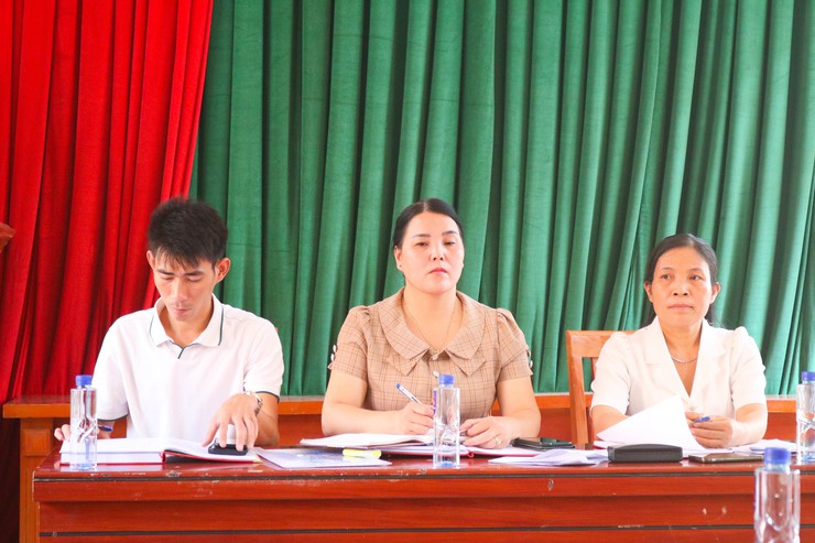 Đồng chí Phùng Văn Tài- Phó Bí thư Thường trực Đảng uỷ xã Quốc Oai dự sinh hoạt chi bộ tại thôn Phượng Cách 3- Ảnh 2.