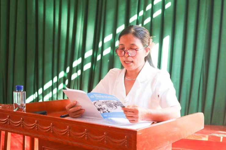 Đồng chí Phùng Văn Tài- Phó Bí thư Thường trực Đảng uỷ xã Quốc Oai dự sinh hoạt chi bộ tại thôn Phượng Cách 3- Ảnh 3.