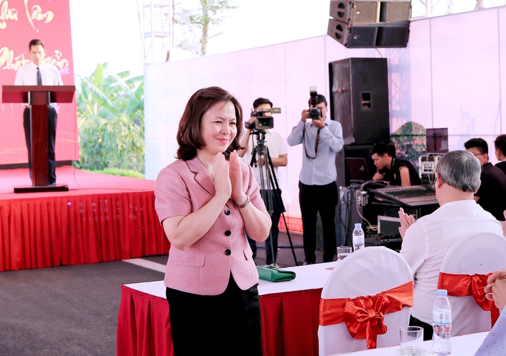 ĐU-HĐND-UBND-UBMTTQ Việt Nam xã Thư Lâm Khai mạc trưng bày quảng bá, giới thiệu sản phẩm đồ gỗ mỹ nghệ, làng nghề, sản phẩm nông nghiệp OCOP và hoa cây cảnh năm 2025.- Ảnh 2.
