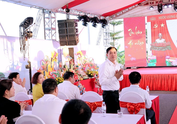 ĐU-HĐND-UBND-UBMTTQ Việt Nam xã Thư Lâm Khai mạc trưng bày quảng bá, giới thiệu sản phẩm đồ gỗ mỹ nghệ, làng nghề, sản phẩm nông nghiệp OCOP và hoa cây cảnh năm 2025.- Ảnh 4.