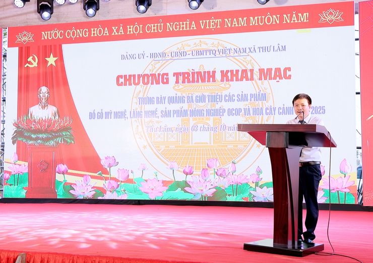 ĐU-HĐND-UBND-UBMTTQ Việt Nam xã Thư Lâm Khai mạc trưng bày quảng bá, giới thiệu sản phẩm đồ gỗ mỹ nghệ, làng nghề, sản phẩm nông nghiệp OCOP và hoa cây cảnh năm 2025.- Ảnh 5.