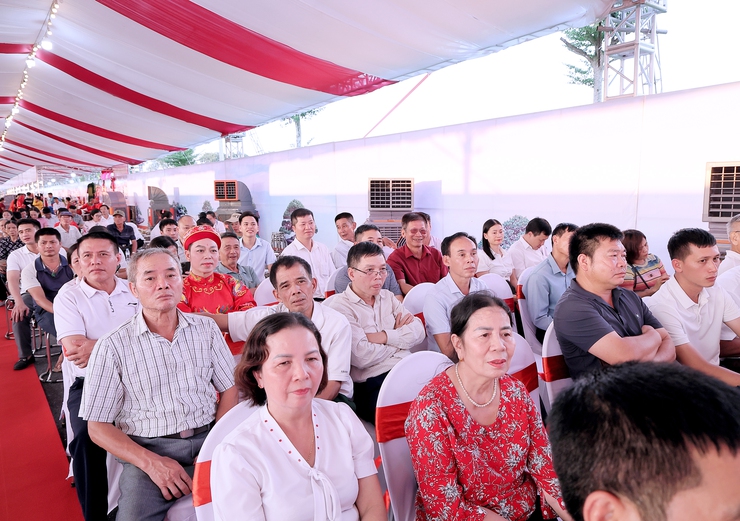 ĐU-HĐND-UBND-UBMTTQ Việt Nam xã Thư Lâm Khai mạc trưng bày quảng bá, giới thiệu sản phẩm đồ gỗ mỹ nghệ, làng nghề, sản phẩm nông nghiệp OCOP và hoa cây cảnh năm 2025.- Ảnh 7.
