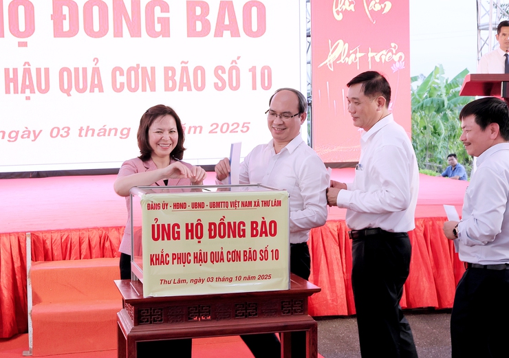 ĐU-HĐND-UBND-UBMTTQ Việt Nam xã Thư Lâm Khai mạc trưng bày quảng bá, giới thiệu sản phẩm đồ gỗ mỹ nghệ, làng nghề, sản phẩm nông nghiệp OCOP và hoa cây cảnh năm 2025.- Ảnh 12.