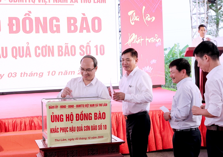 ĐU-HĐND-UBND-UBMTTQ Việt Nam xã Thư Lâm Khai mạc trưng bày quảng bá, giới thiệu sản phẩm đồ gỗ mỹ nghệ, làng nghề, sản phẩm nông nghiệp OCOP và hoa cây cảnh năm 2025.- Ảnh 13.