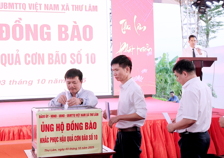 ĐU-HĐND-UBND-UBMTTQ Việt Nam xã Thư Lâm Khai mạc trưng bày quảng bá, giới thiệu sản phẩm đồ gỗ mỹ nghệ, làng nghề, sản phẩm nông nghiệp OCOP và hoa cây cảnh năm 2025.- Ảnh 15.