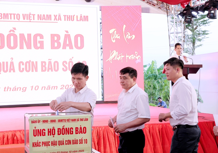 ĐU-HĐND-UBND-UBMTTQ Việt Nam xã Thư Lâm Khai mạc trưng bày quảng bá, giới thiệu sản phẩm đồ gỗ mỹ nghệ, làng nghề, sản phẩm nông nghiệp OCOP và hoa cây cảnh năm 2025.- Ảnh 16.