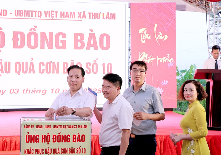 ĐU-HĐND-UBND-UBMTTQ Việt Nam xã Thư Lâm Khai mạc trưng bày quảng bá, giới thiệu sản phẩm đồ gỗ mỹ nghệ, làng nghề, sản phẩm nông nghiệp OCOP và hoa cây cảnh năm 2025.- Ảnh 17.