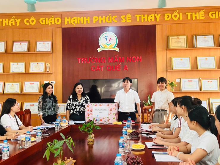 Đồng chí Lê Đức Phóng - Phó Bí thư Đảng uỷ, Chủ tịch UBND xã dự sinh hoạt chi bộ trường Mầm non Cát Quế A- Ảnh 2.