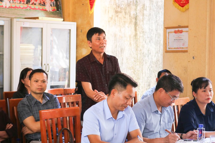 Đồng chí Phùng Văn Tài- Phó Bí thư Thường trực Đảng uỷ xã Quốc Oai dự sinh hoạt chi bộ tại thôn Phượng Cách 3- Ảnh 7.