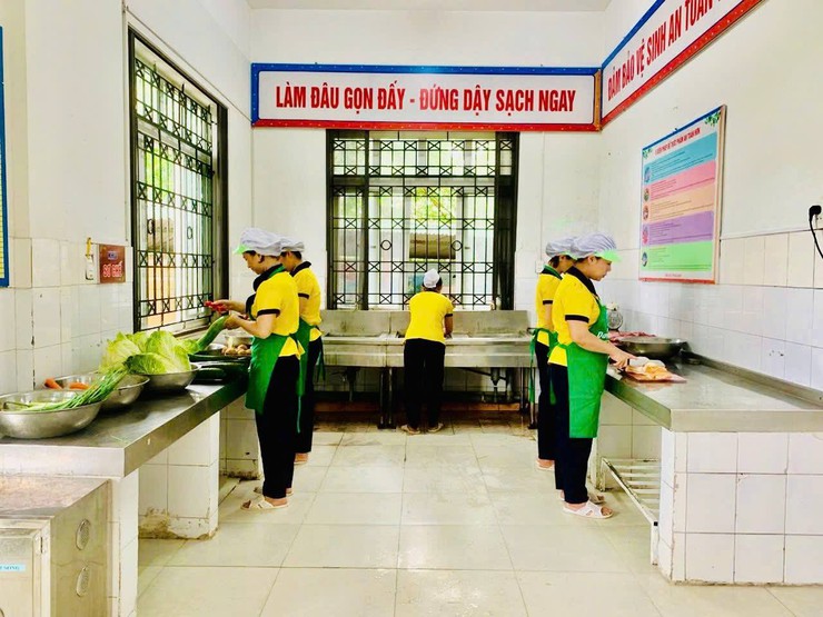 Hà Nội lập Đoàn kiểm tra liên ngành “siết” bữa ăn bán trú trường học- Ảnh 1.