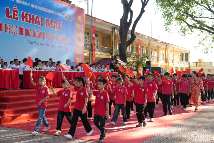 LỄ KHAI MẠC ĐẠI HỘI THỂ DỤC THỂ THAO XÃ DÂN HOÀ LẦN THỨ NHẤT NĂM 2025 THÀNH CÔNG RỰC RỠ:  "NGÀY HỘI CỦA Ý CHÍ, SỨC MẠNH VÀ TINH THẦN ĐOÀN KẾT"- Ảnh 11.