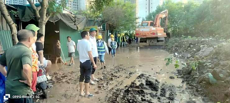 Phường Xuân Phương tập trung tiêu thoát nước tại các điểm ngập sâu ở Miêu Nha, Nhuệ Giang- Ảnh 2.
