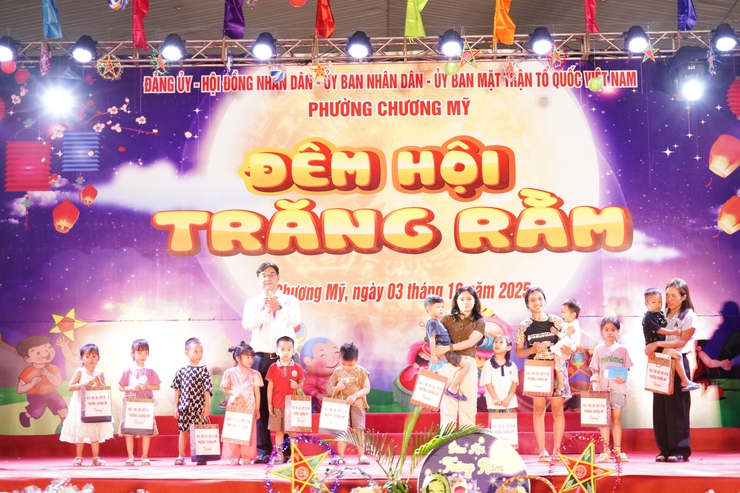 Bác Hồ - vầng trăng cổ tích của các cháu thiếu nhi- Ảnh 4.