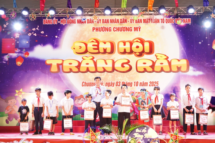 Bác Hồ - vầng trăng cổ tích của các cháu thiếu nhi- Ảnh 6.