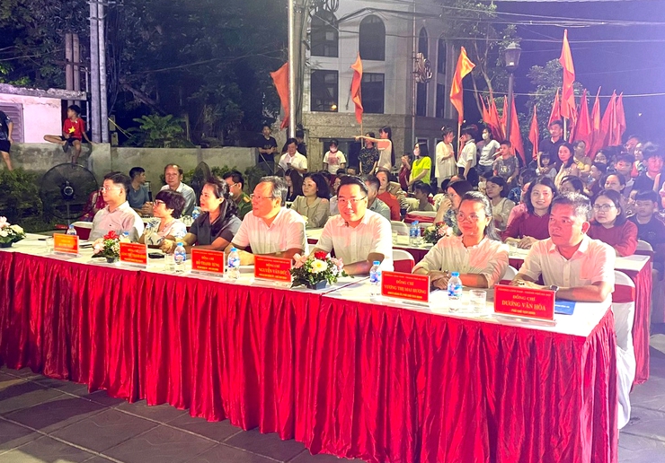 Tưng bừng lễ hội "Đêm hội Trăng Rằm" trên địa bàn Phường Lĩnh Nam- Ảnh 1.