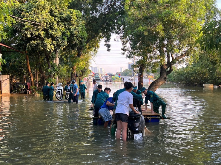Phường Xuân Phương chủ động ứng phó, khắc phục hậu quả mưa bão số 10 và chuẩn bị phòng, chống bão số 11- Ảnh 3.