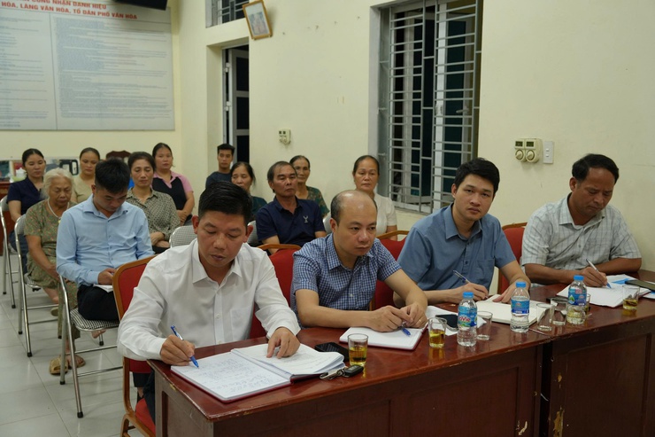 Đồng chí Khuất Hữu Tuấn - Phó Bí thư thường trực Đảng ủy xã dự sinh hoạt Chi bộ thôn Ngọc Liên- Ảnh 2.