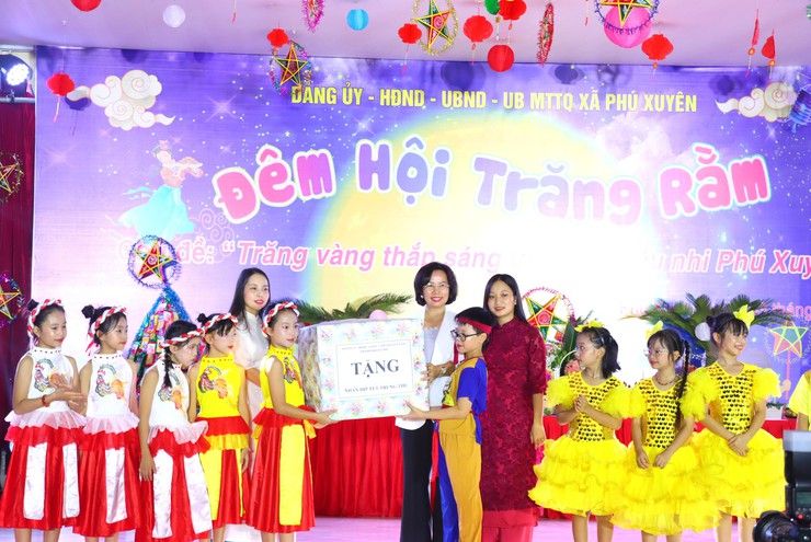 Đêm hội trăng rằm “Thắp sáng ước mơ thiếu nhi Phú Xuyên”- Ảnh 9.