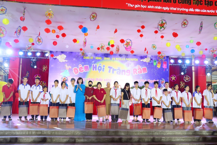 Đêm hội trăng rằm “Thắp sáng ước mơ thiếu nhi Phú Xuyên”- Ảnh 13.