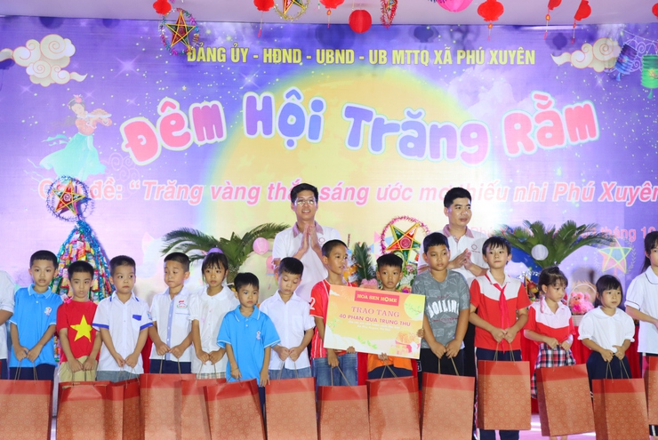 Đêm hội trăng rằm “Thắp sáng ước mơ thiếu nhi Phú Xuyên”- Ảnh 14.