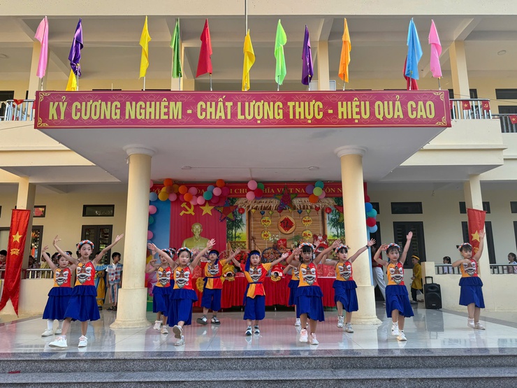 TRƯỜNG MẦM NON MỸ LƯƠNG, TRƯỜNG TIỂU HỌC TRẦN PHÚ B TƯNG BỪNG TỔ CHỨC TẾT TRUNG THU CHO CÁC BÉ- Ảnh 6.