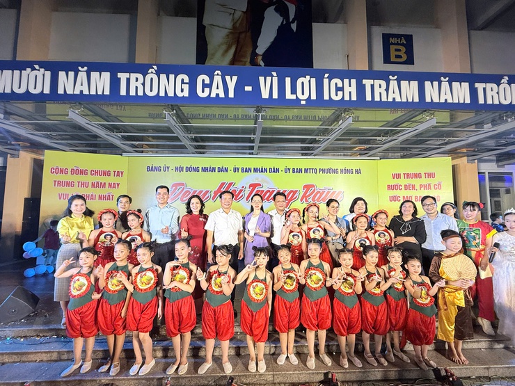 TƯNG BỪNG “ĐÊM HỘI TRĂNG RẰM TRUNG THU 2025” – THỂ HIỆN SỰ QUAN TÂM SÂU SẮC CỦA CHÍNH QUYỀN PHƯỜNG HỒNG HÀ DÀNH CHO THIẾU NHI- Ảnh 21.