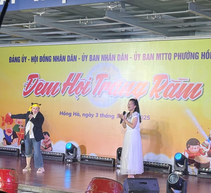 TƯNG BỪNG “ĐÊM HỘI TRĂNG RẰM TRUNG THU 2025” – THỂ HIỆN SỰ QUAN TÂM SÂU SẮC CỦA CHÍNH QUYỀN PHƯỜNG HỒNG HÀ DÀNH CHO THIẾU NHI- Ảnh 11.