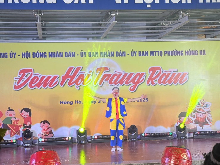 TƯNG BỪNG “ĐÊM HỘI TRĂNG RẰM TRUNG THU 2025” – THỂ HIỆN SỰ QUAN TÂM SÂU SẮC CỦA CHÍNH QUYỀN PHƯỜNG HỒNG HÀ DÀNH CHO THIẾU NHI- Ảnh 12.