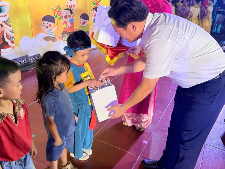 TƯNG BỪNG “ĐÊM HỘI TRĂNG RẰM TRUNG THU 2025” – THỂ HIỆN SỰ QUAN TÂM SÂU SẮC CỦA CHÍNH QUYỀN PHƯỜNG HỒNG HÀ DÀNH CHO THIẾU NHI- Ảnh 18.